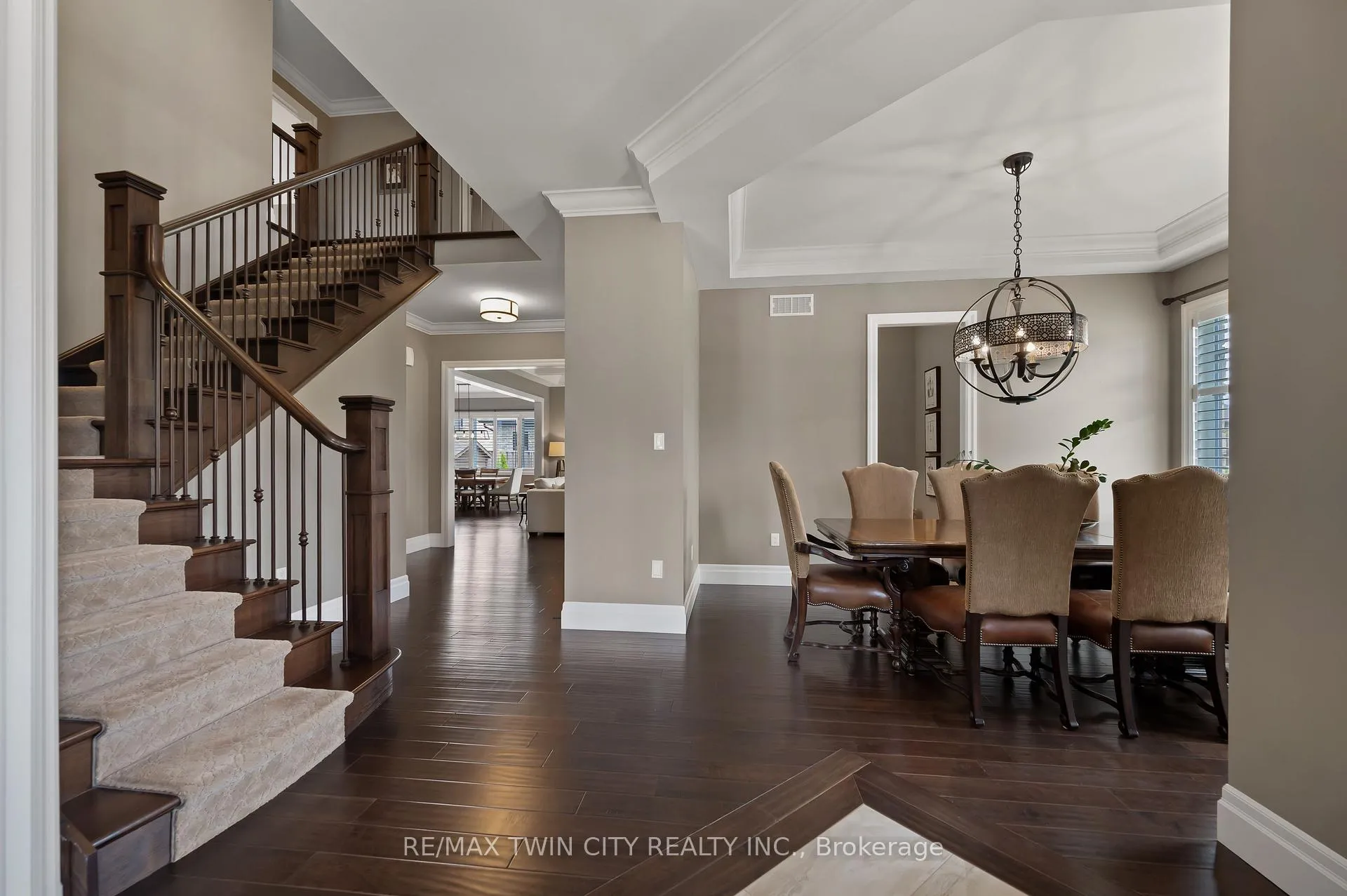 Photo 8 of 546 Manor Ridge Crescent, Waterloo — HOMEH