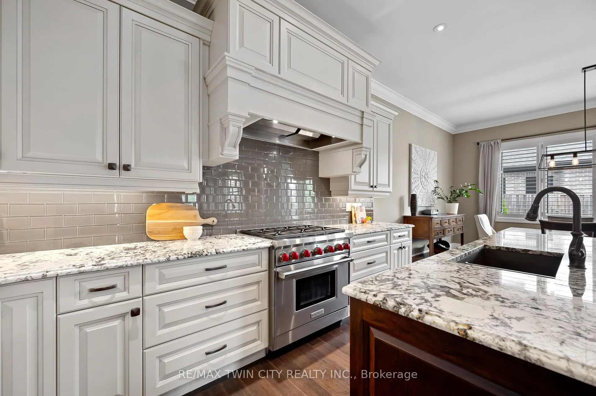 Photo 18 of 546 Manor Ridge Crescent, Waterloo — HOMEH