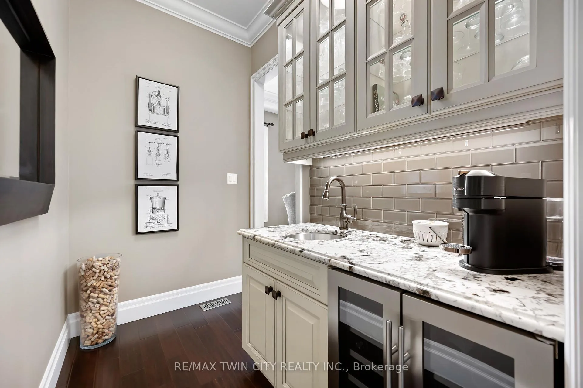 Photo 21 of 546 Manor Ridge Crescent, Waterloo — HOMEH
