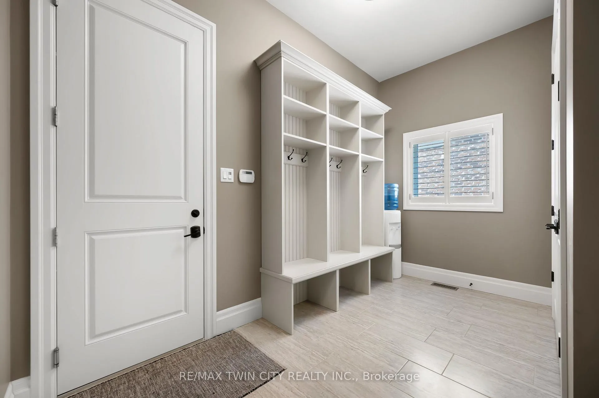 Photo 23 of 546 Manor Ridge Crescent, Waterloo — HOMEH