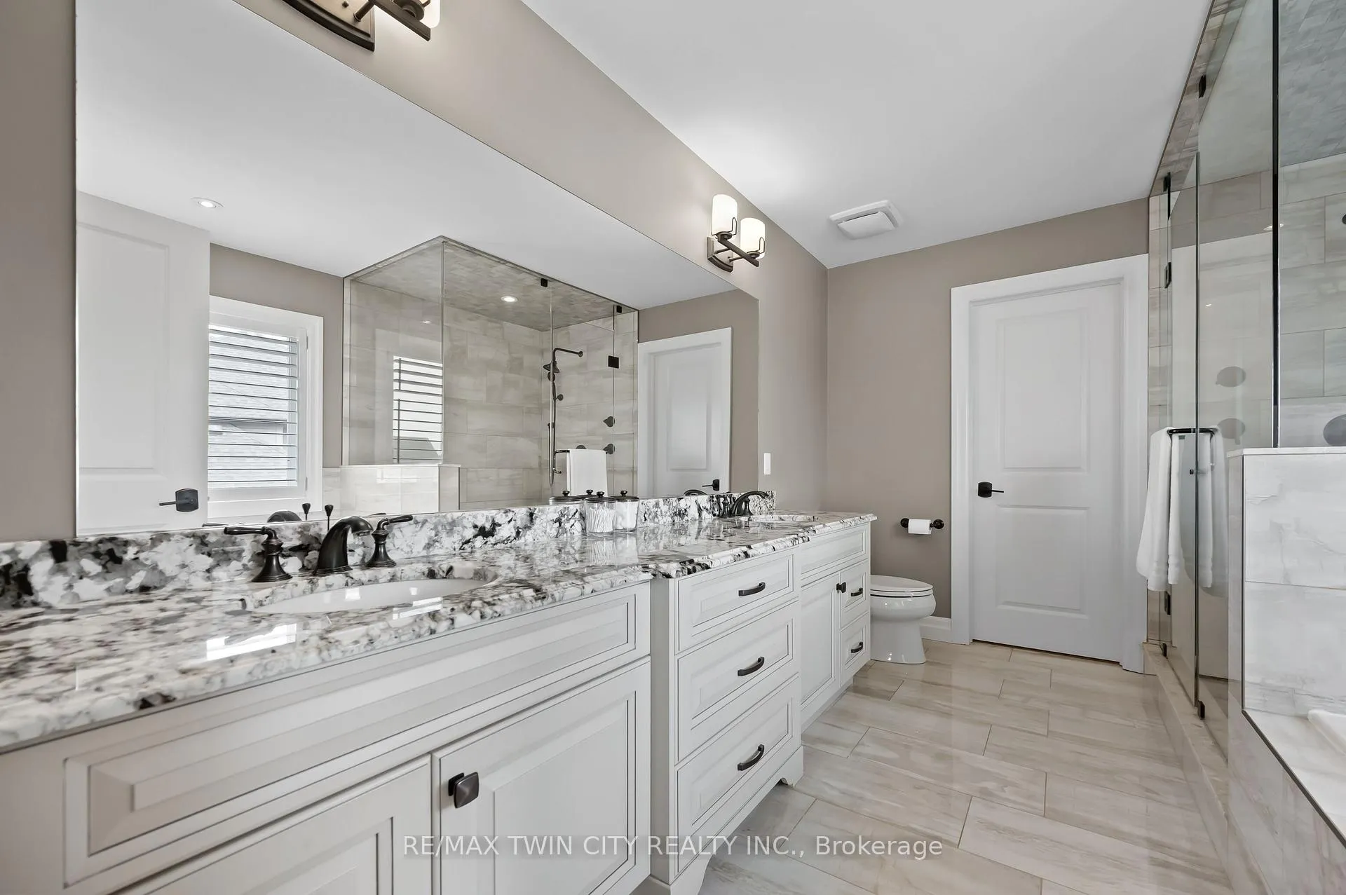 Photo 26 of 546 Manor Ridge Crescent, Waterloo — HOMEH