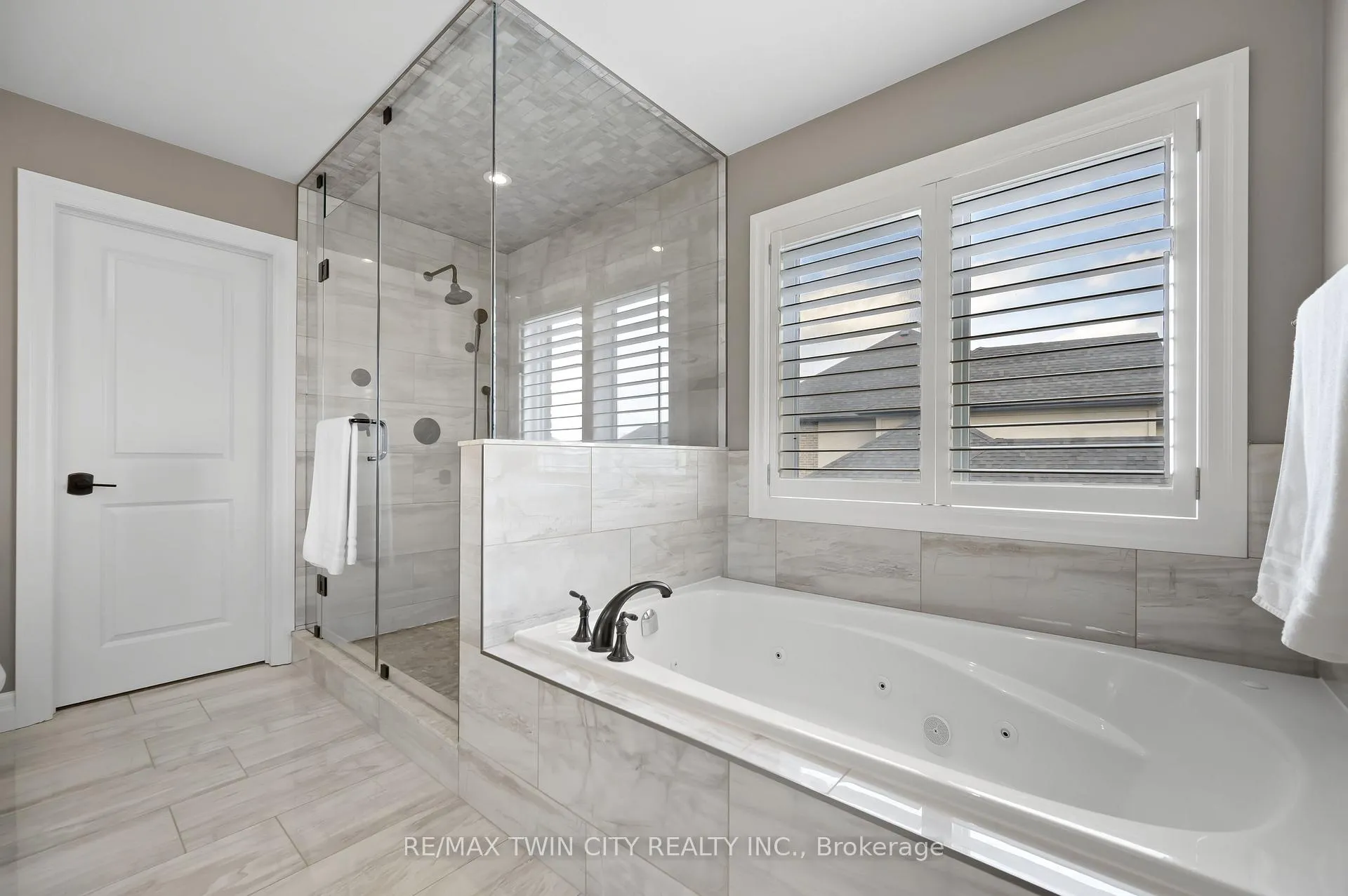Photo 27 of 546 Manor Ridge Crescent, Waterloo — HOMEH