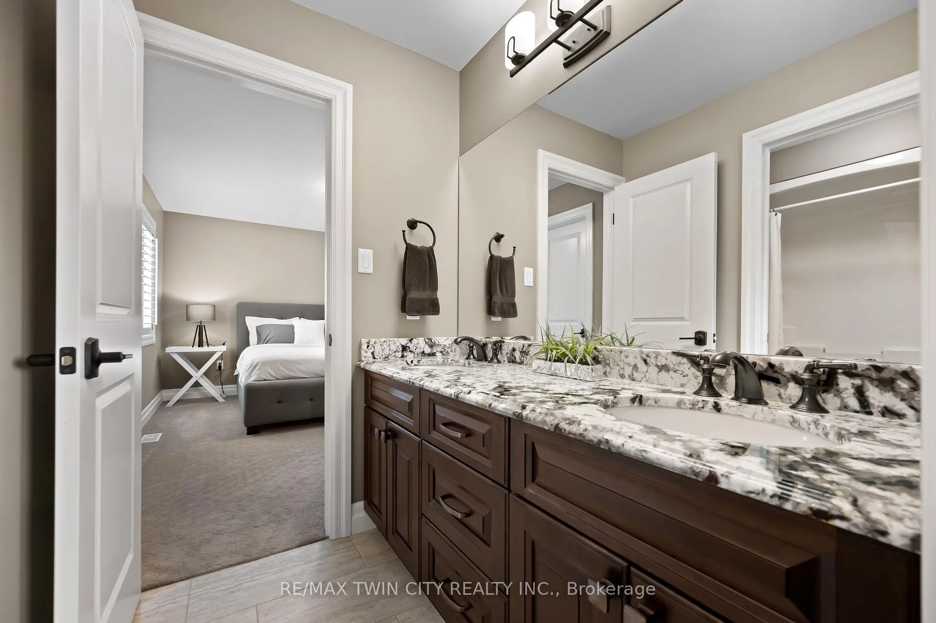 Photo 32 of 546 Manor Ridge Crescent, Waterloo — HOMEH