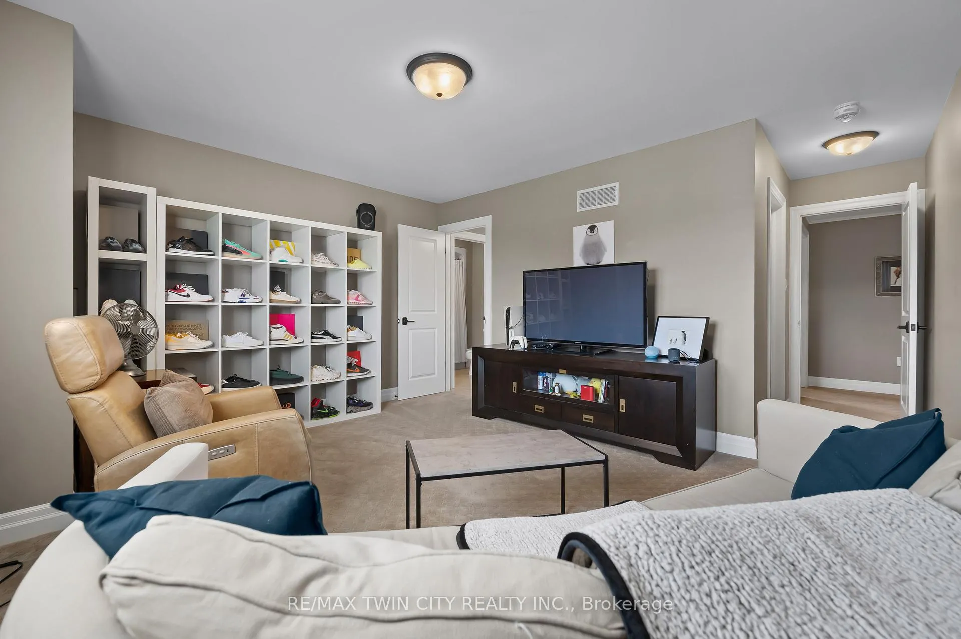 Photo 34 of 546 Manor Ridge Crescent, Waterloo — HOMEH