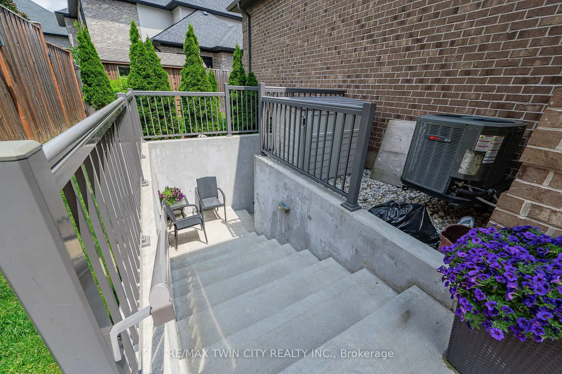 Photo 36 of 546 Manor Ridge Crescent, Waterloo — HOMEH