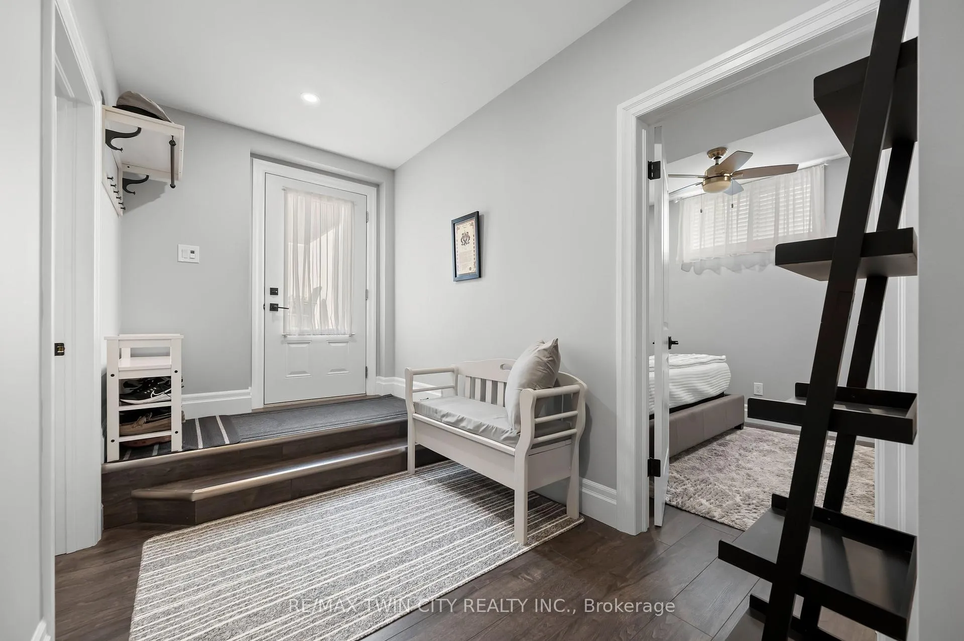 Photo 37 of 546 Manor Ridge Crescent, Waterloo — HOMEH