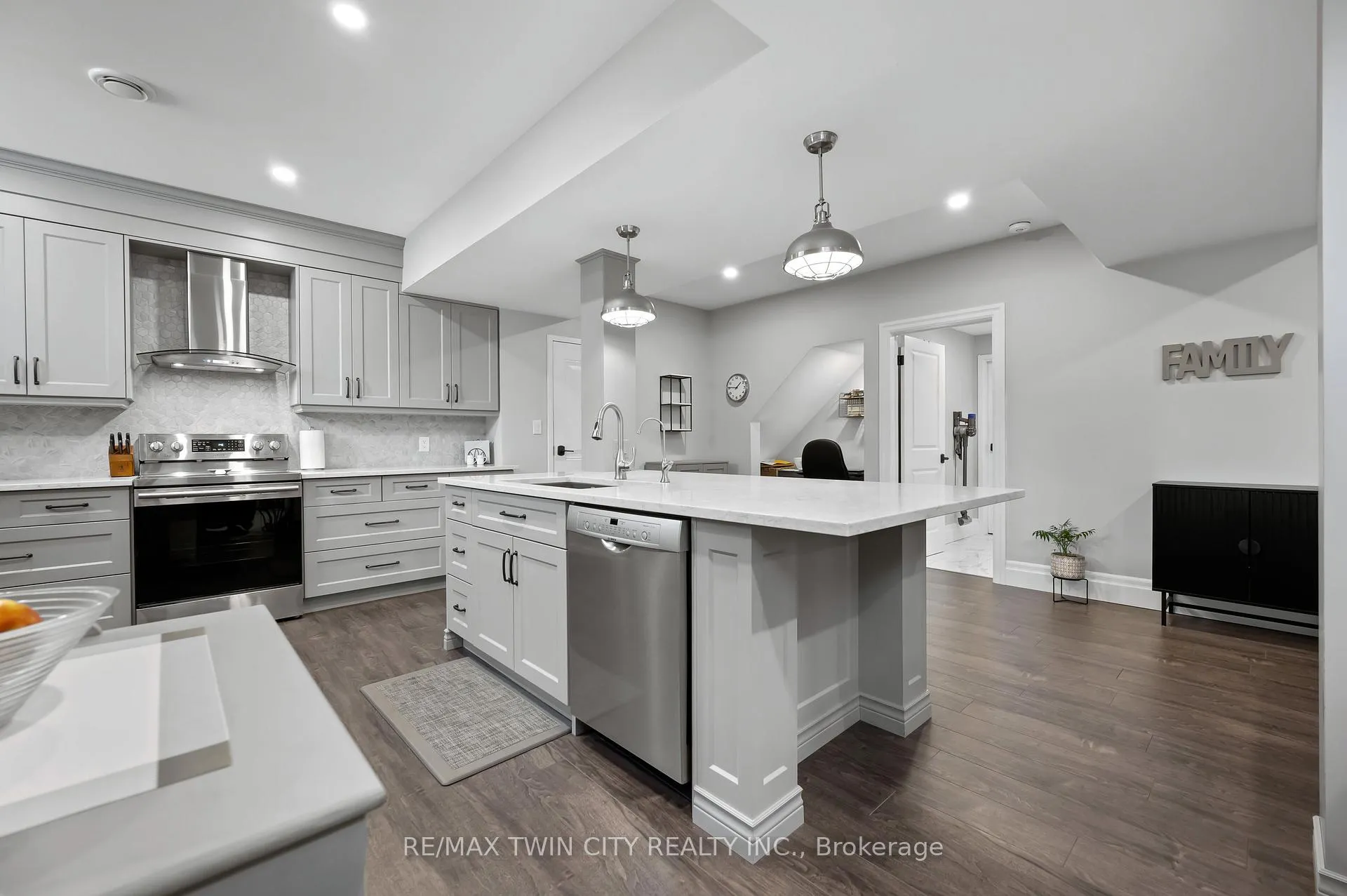 Photo 39 of 546 Manor Ridge Crescent, Waterloo — HOMEH