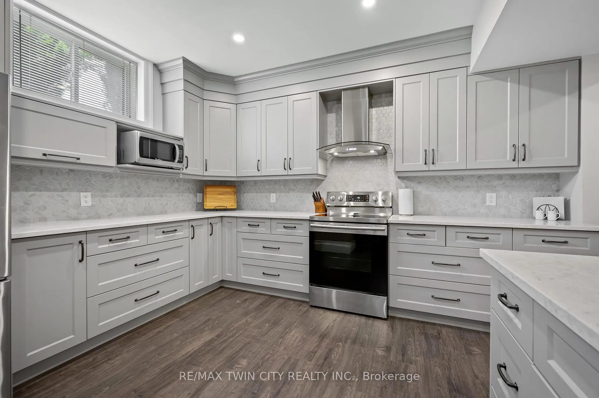 Photo 40 of 546 Manor Ridge Crescent, Waterloo — HOMEH