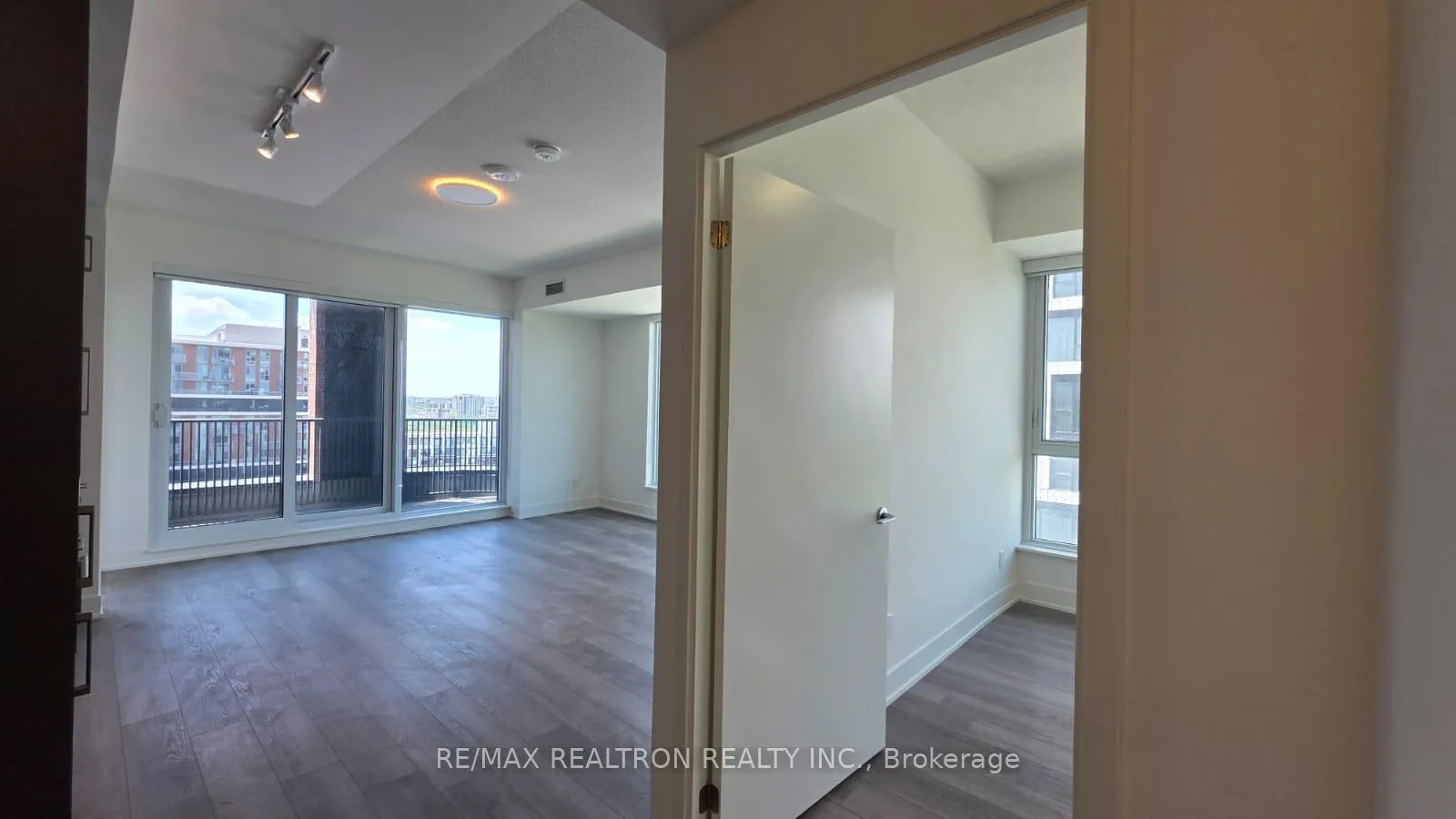 Photo 4 of Unit 1202, 38 Andre De Grasse Street, Markham, Unionville — HOMEH