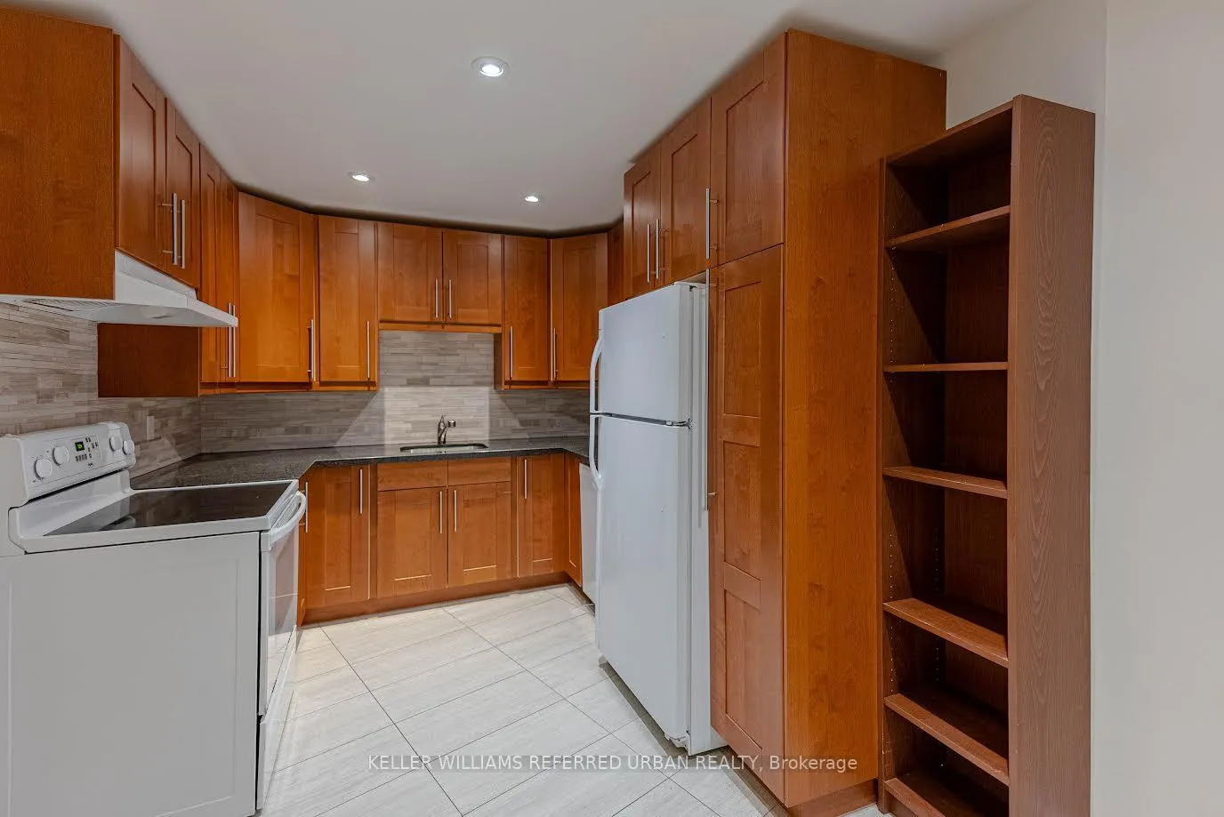 Photo 5 of 37 Harris Way, Markham, Aileen-Willowbrook — HOMEH