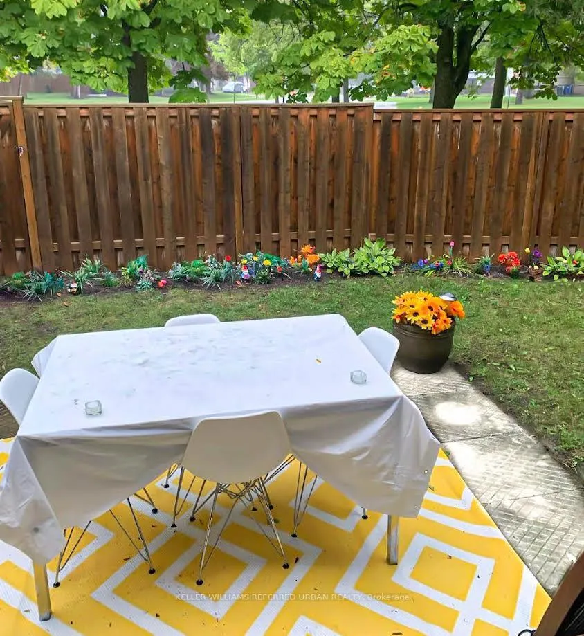 Photo 17 of 37 Harris Way, Markham, Aileen-Willowbrook — HOMEH