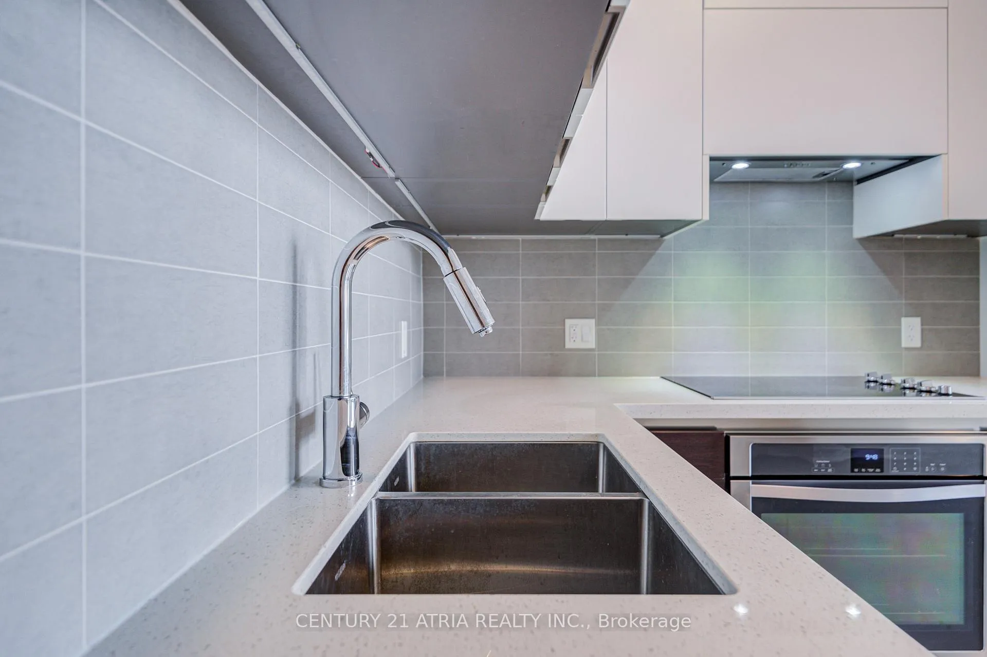 Photo 7 of Unit PH05, 25 Water Walk Drive, Markham, Unionville — HOMEH