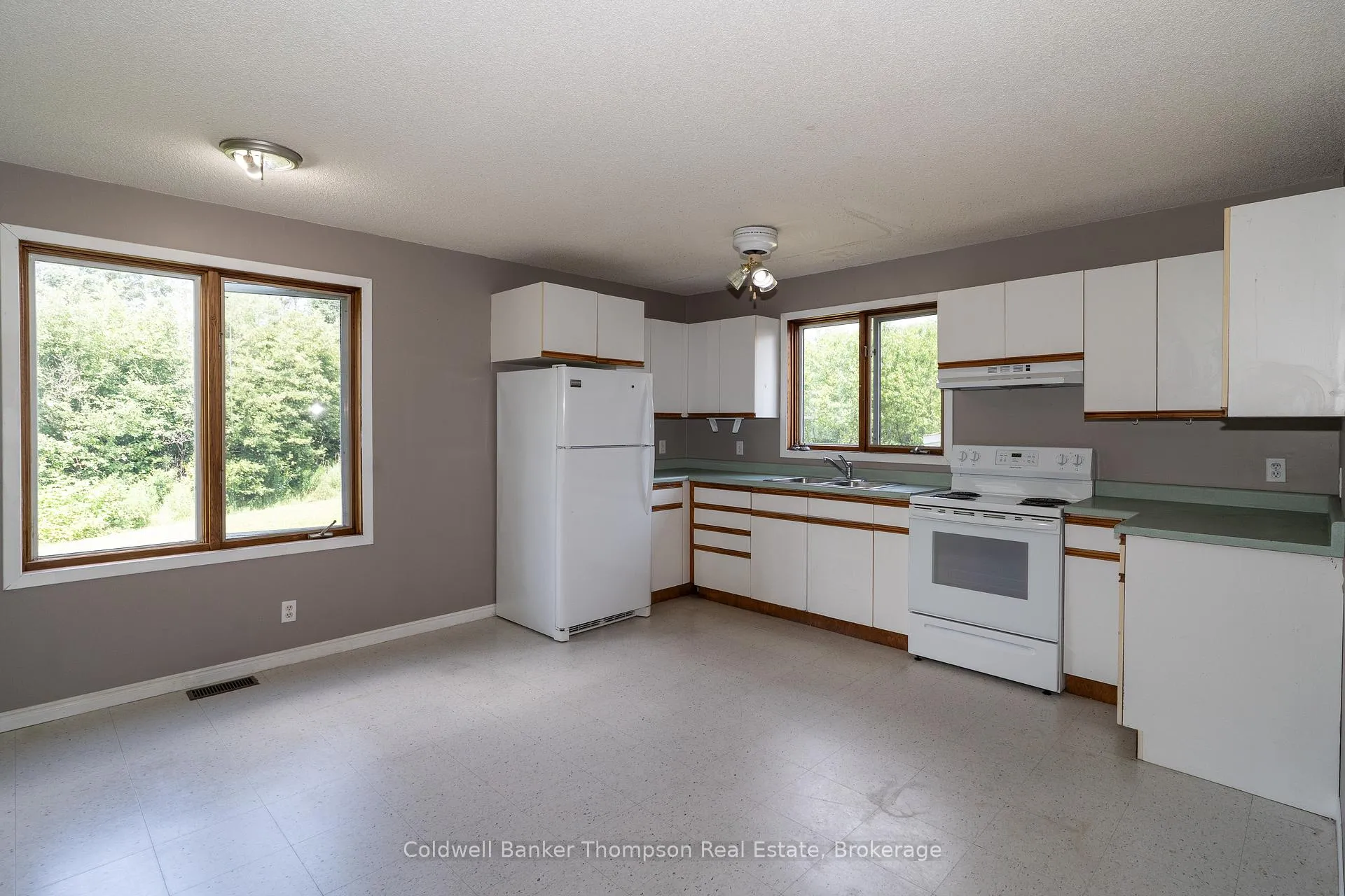 Photo 10 of 565 High Street, Burk's Falls — HOMEH