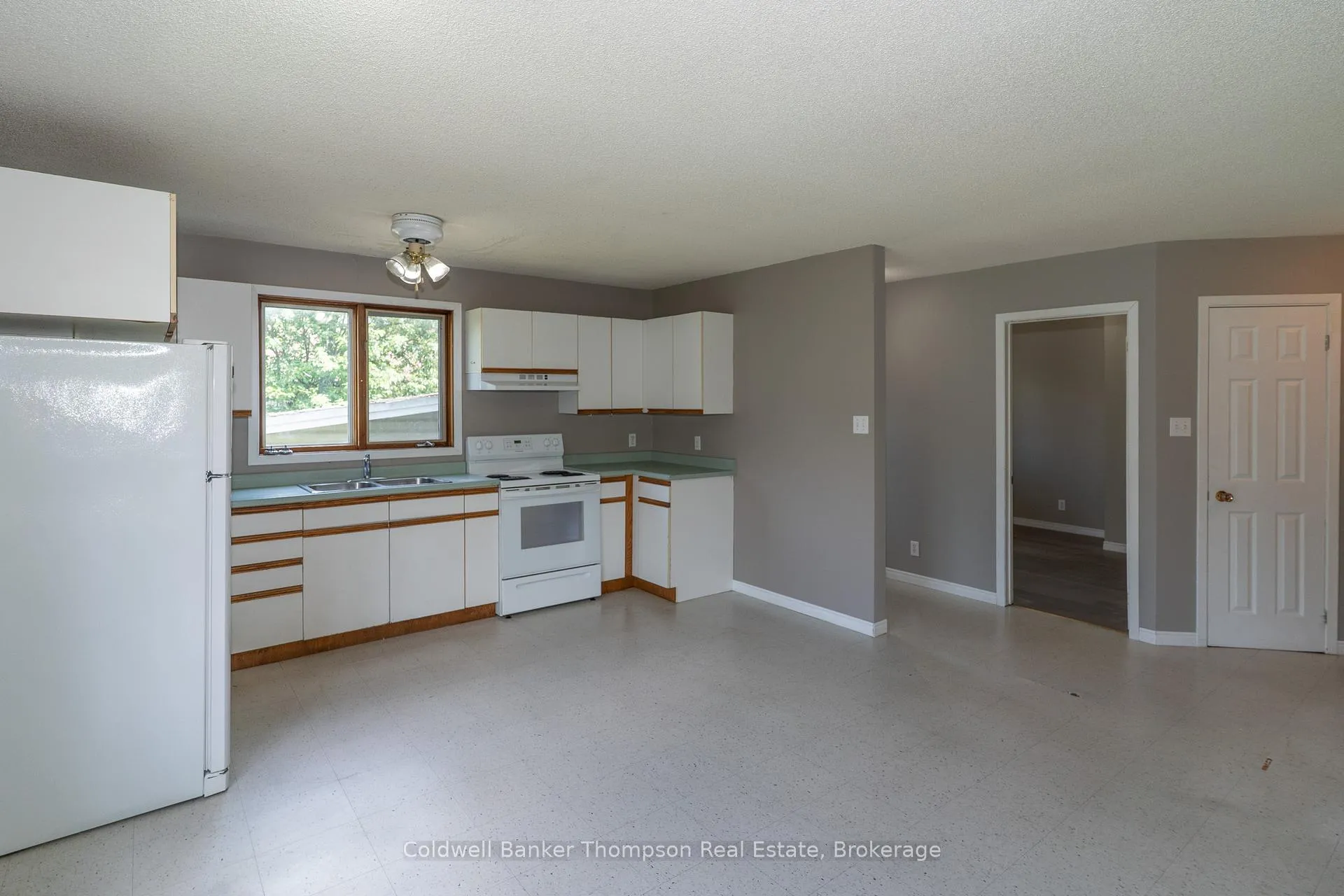 Photo 11 of 565 High Street, Burk's Falls — HOMEH