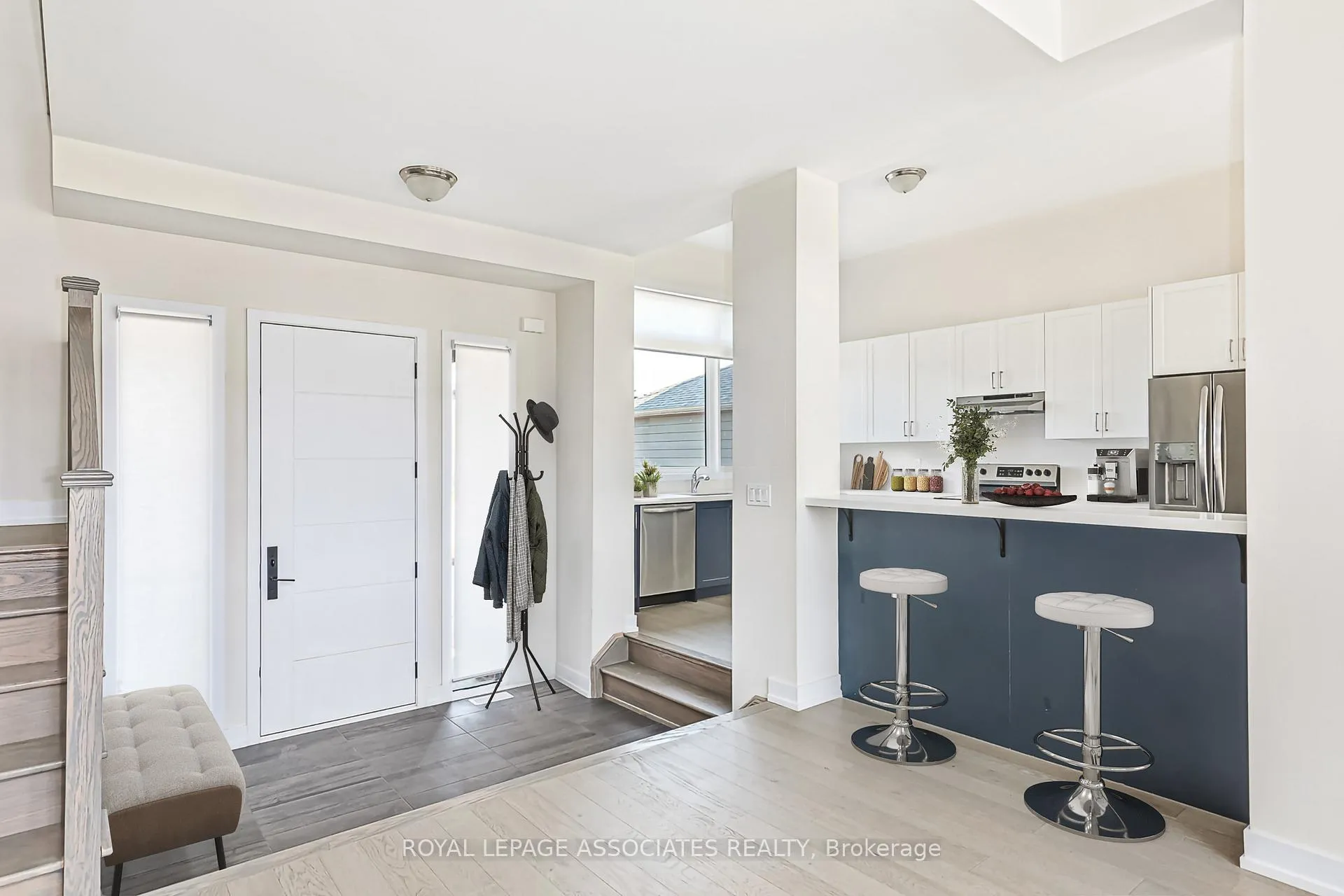 Photo 4 of 111 Cattail Crescent, Blue Mountains — HOMEH