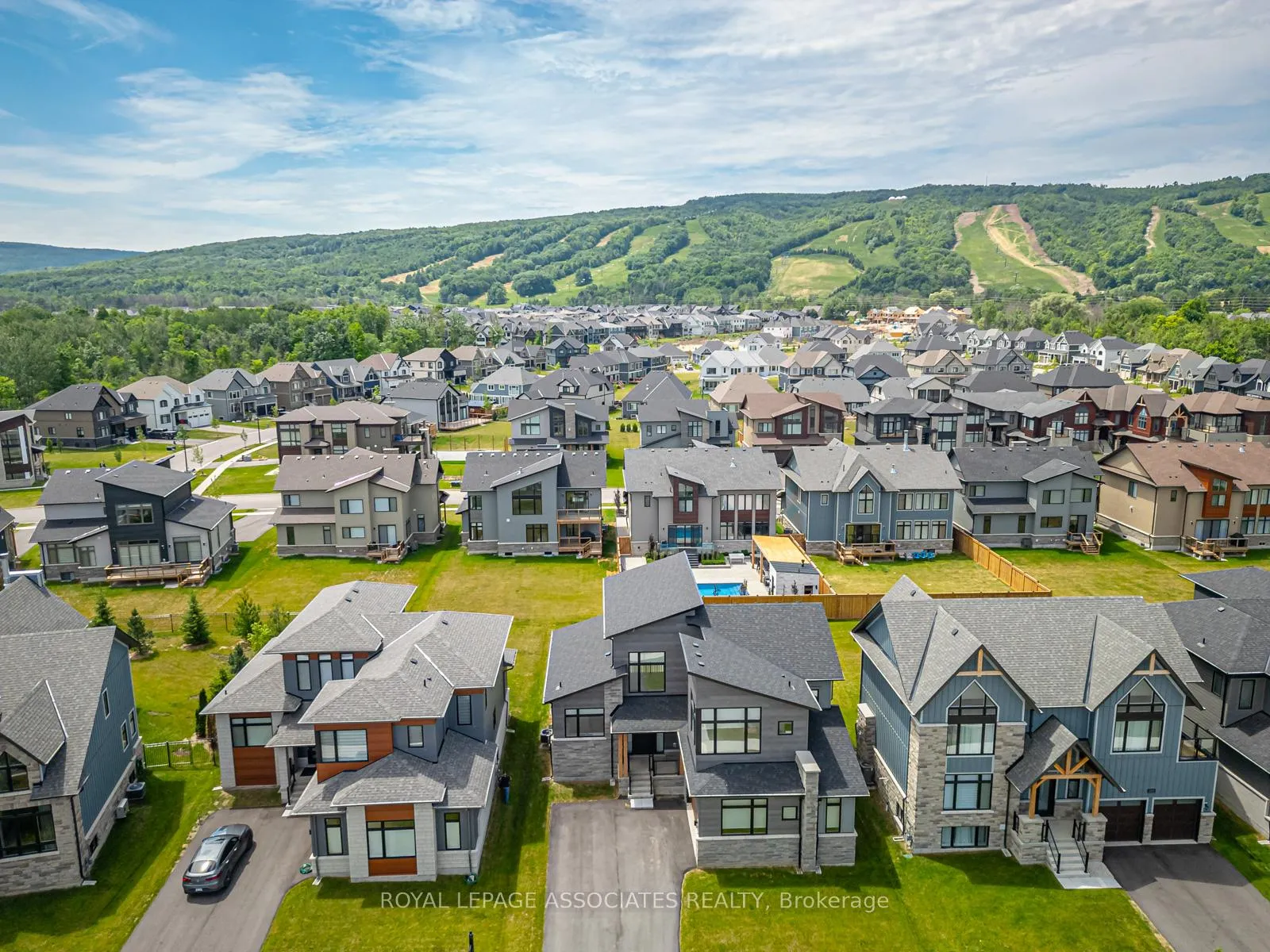 Photo 18 of 111 Cattail Crescent, Blue Mountains — HOMEH