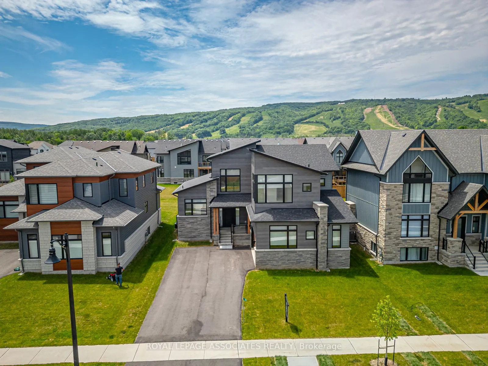 Photo 19 of 111 Cattail Crescent, Blue Mountains — HOMEH