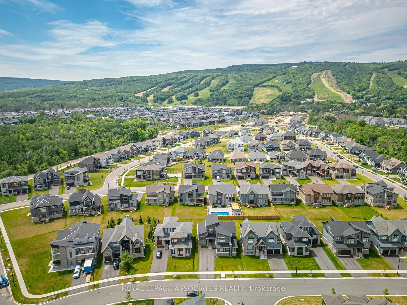 Photo 21 of 111 Cattail Crescent, Blue Mountains — HOMEH
