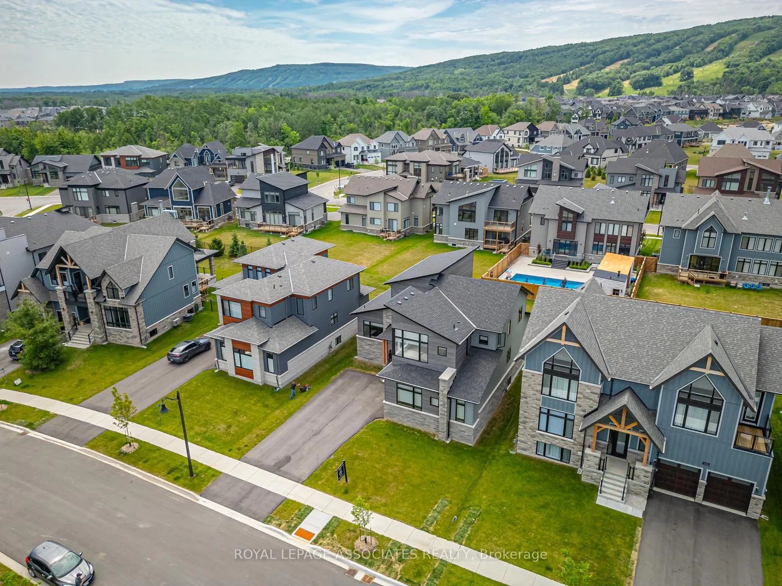 Photo 28 of 111 Cattail Crescent, Blue Mountains — HOMEH