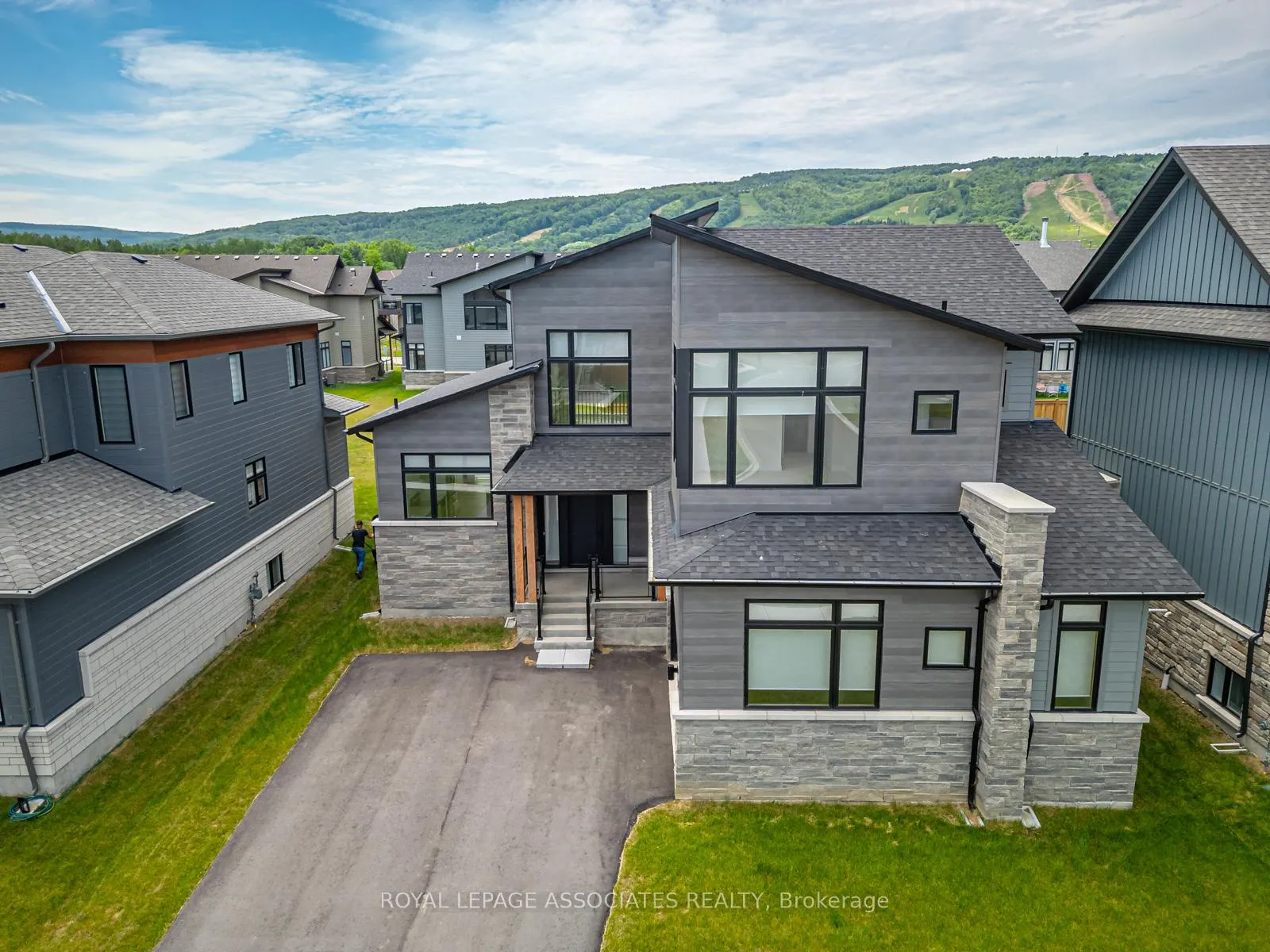 Photo 29 of 111 Cattail Crescent, Blue Mountains — HOMEH