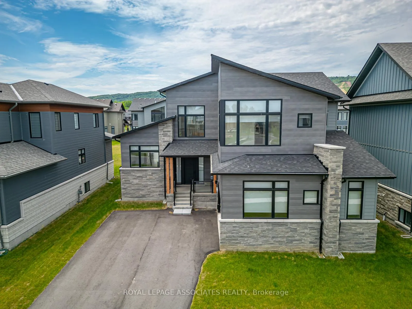 Photo 30 of 111 Cattail Crescent, Blue Mountains — HOMEH