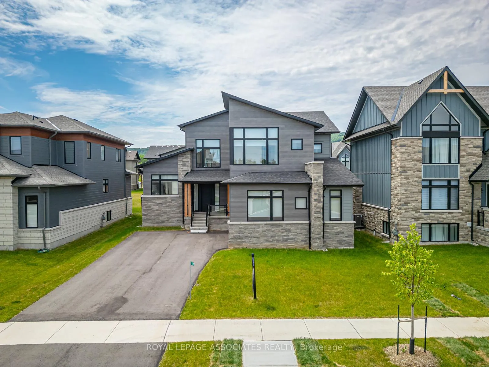 Photo 32 of 111 Cattail Crescent, Blue Mountains — HOMEH