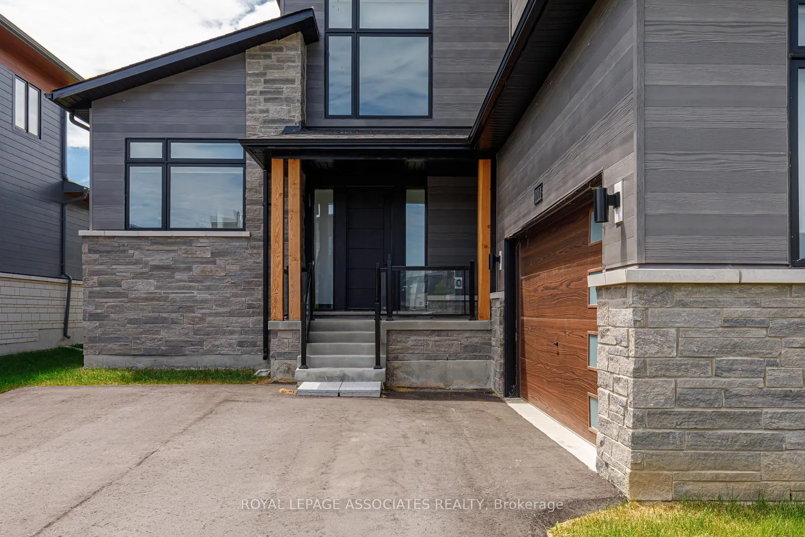 Photo 33 of 111 Cattail Crescent, Blue Mountains — HOMEH