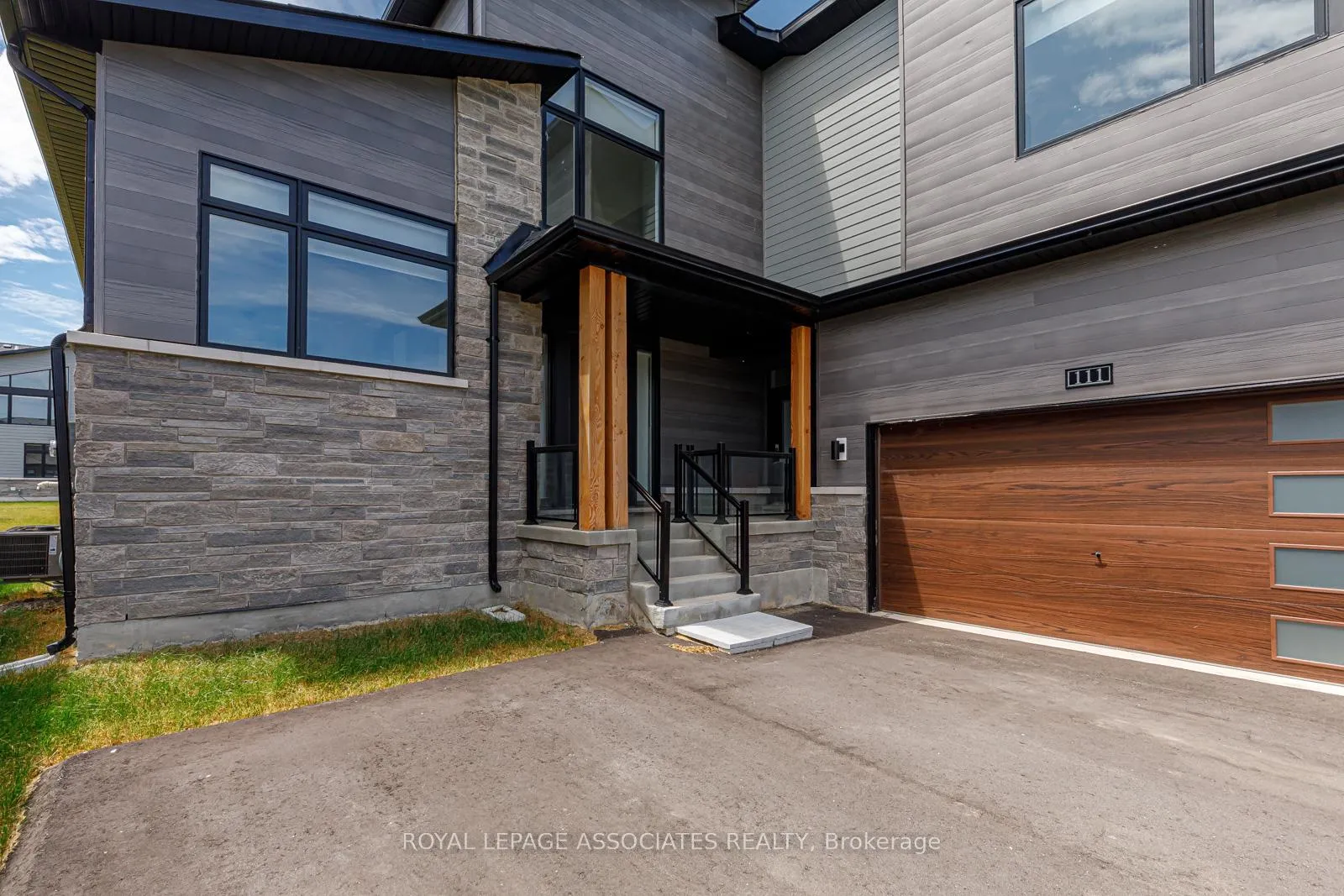Photo 34 of 111 Cattail Crescent, Blue Mountains — HOMEH