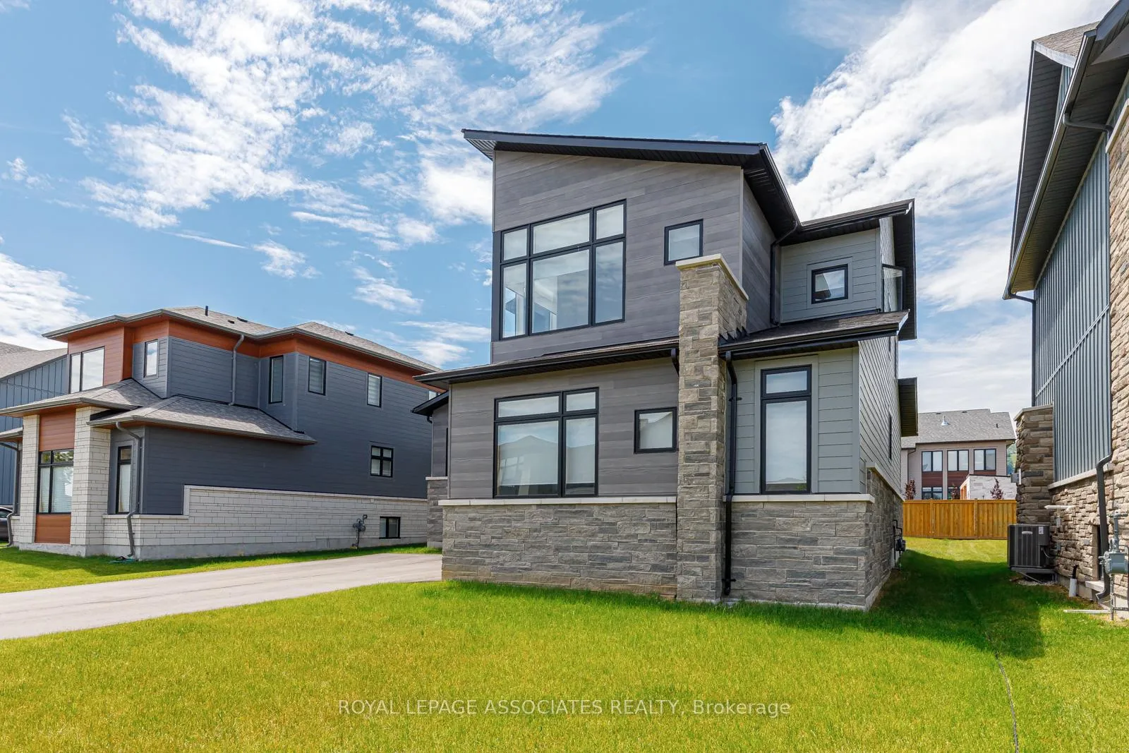 Photo 37 of 111 Cattail Crescent, Blue Mountains — HOMEH