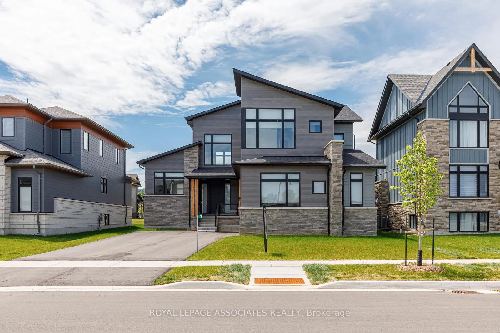 Photo 38 of 111 Cattail Crescent, Blue Mountains — HOMEH