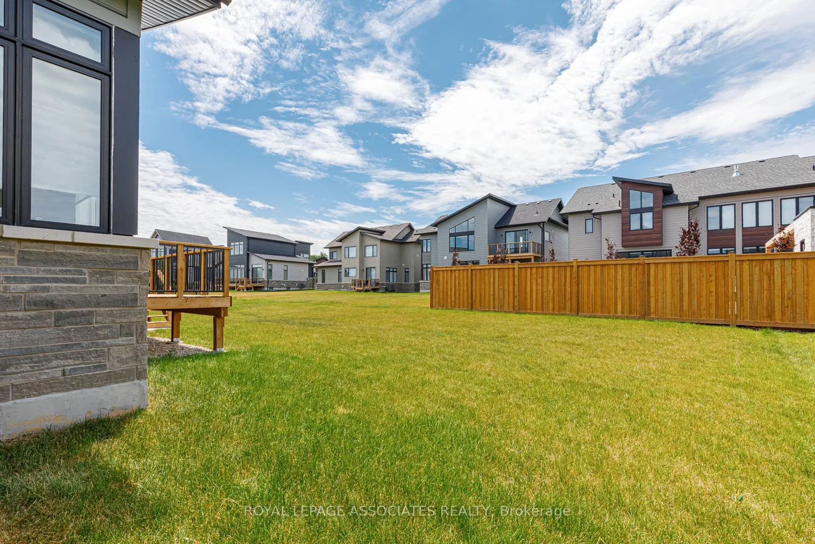 Photo 44 of 111 Cattail Crescent, Blue Mountains — HOMEH