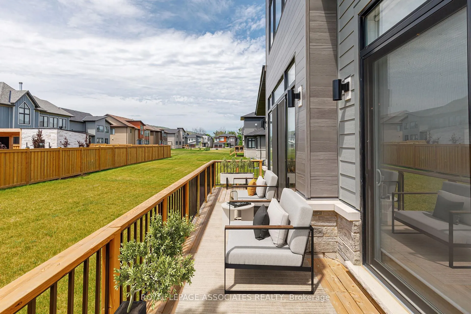 Photo 45 of 111 Cattail Crescent, Blue Mountains — HOMEH