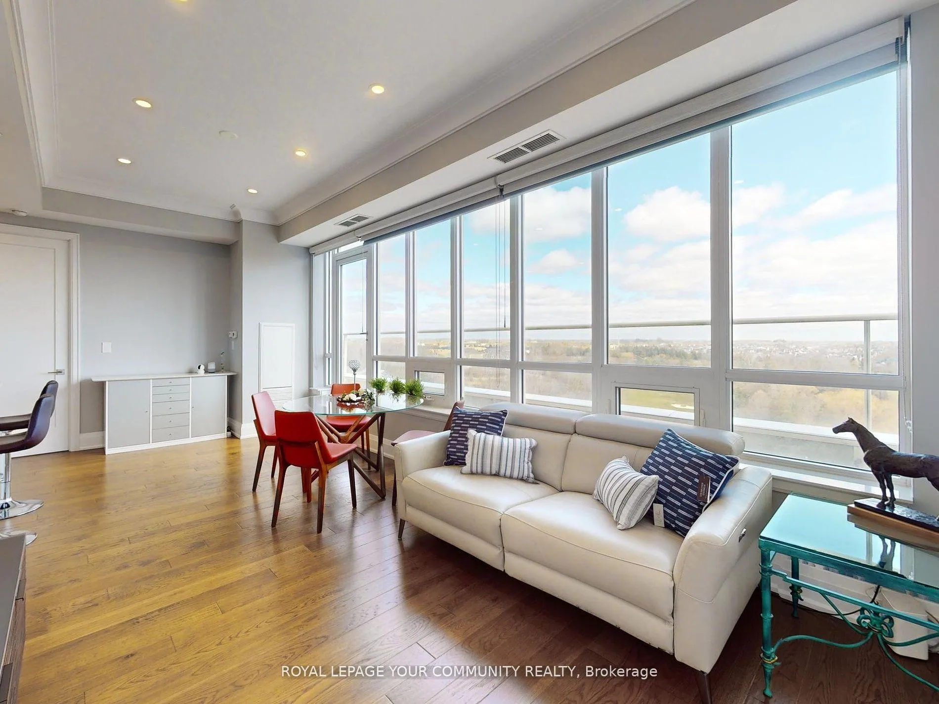 Photo 6 of Unit 1012, 15 Stollery Pond Crescent, Markham, Angus Glen — HOMEH