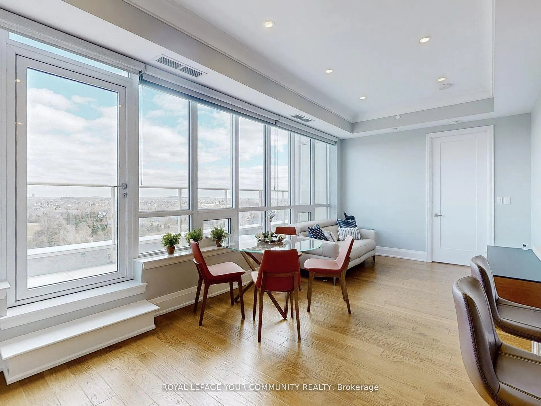 Photo 7 of Unit 1012, 15 Stollery Pond Crescent, Markham, Angus Glen — HOMEH