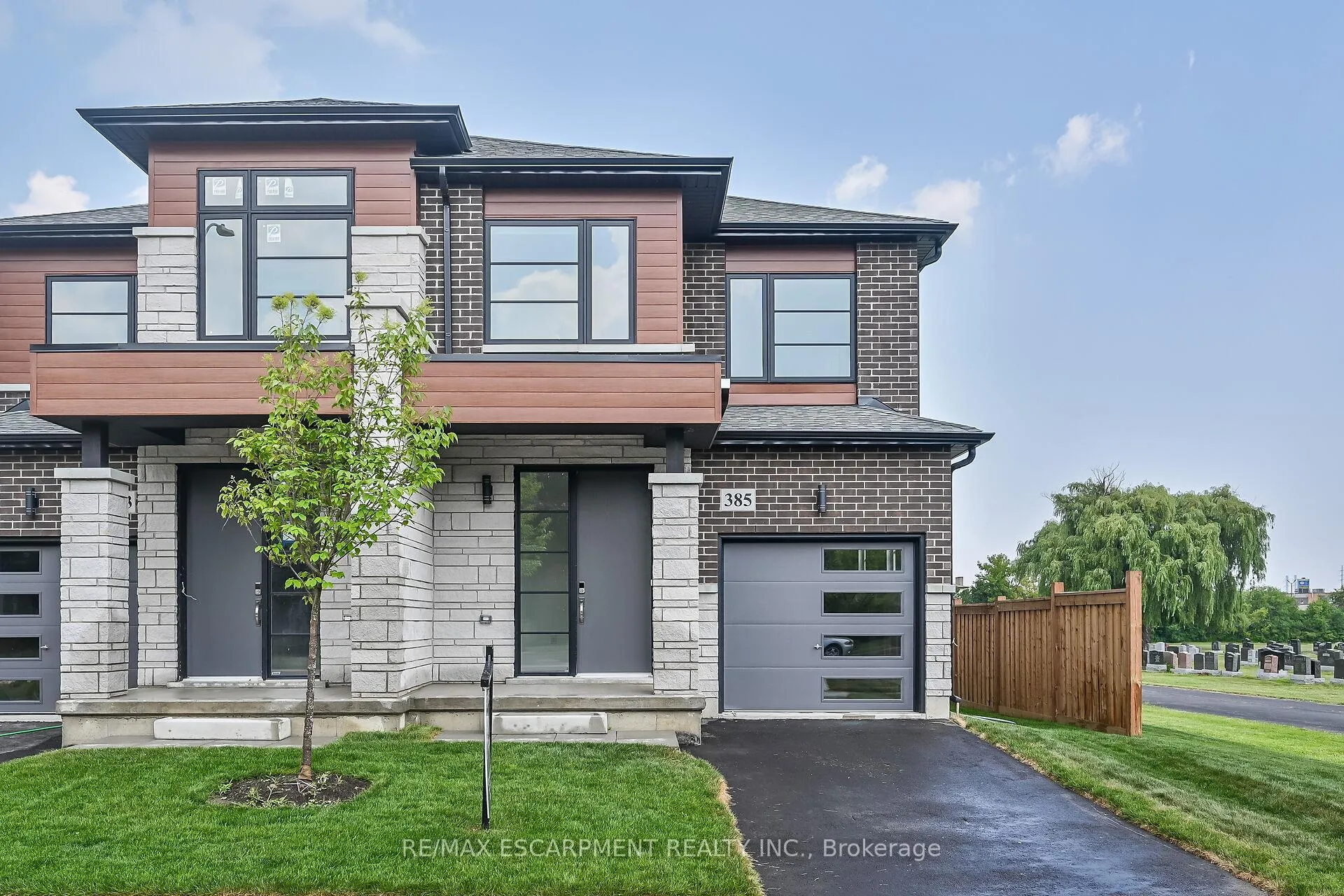 Photo 2 of 385 Limeridge Road E, Hamilton, Bruleville — HOMEH