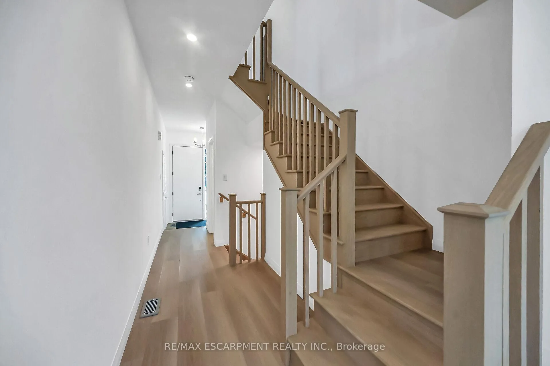 Photo 11 of 385 Limeridge Road E, Hamilton, Bruleville — HOMEH