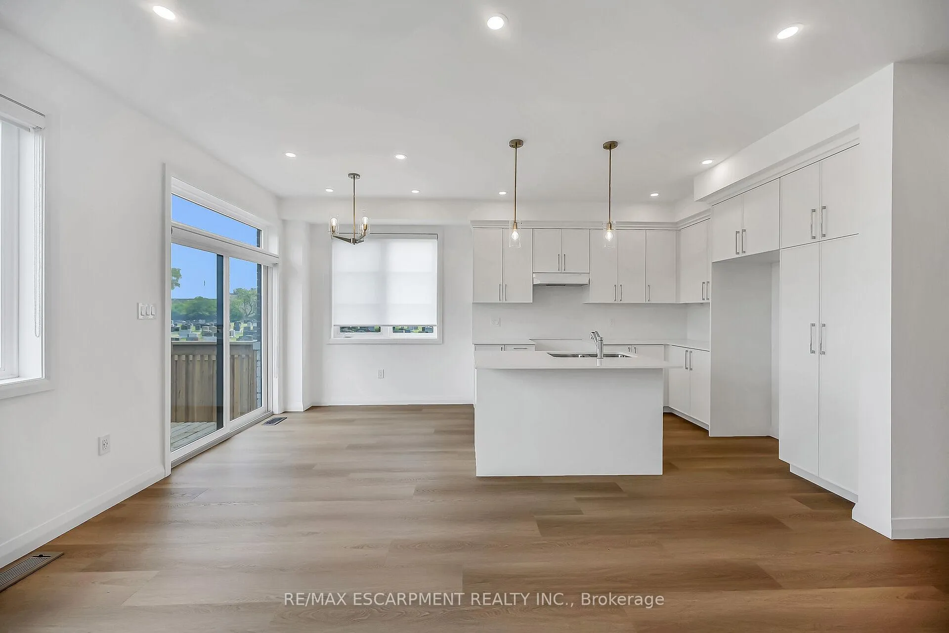 Photo 13 of 385 Limeridge Road E, Hamilton, Bruleville — HOMEH