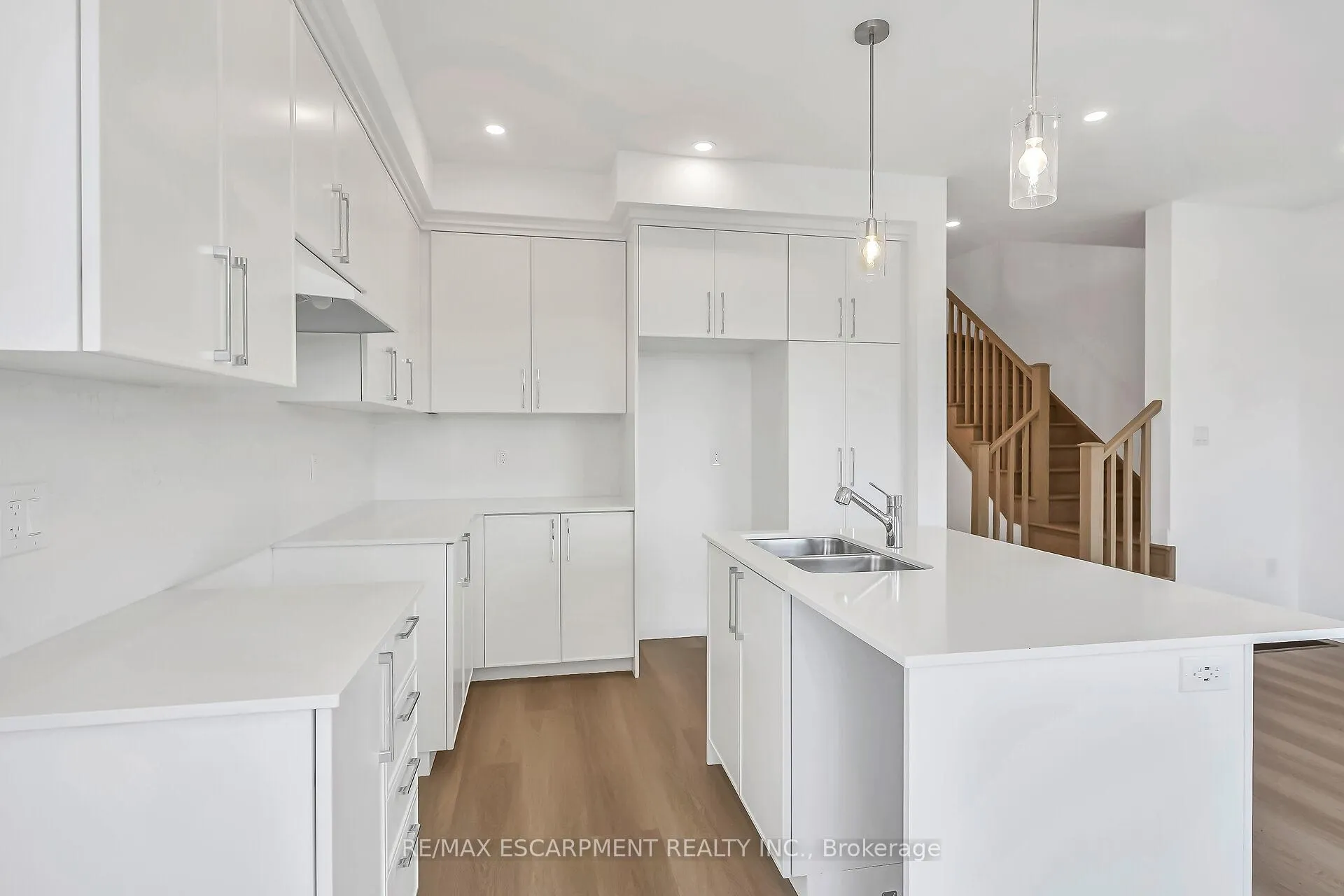 Photo 16 of 385 Limeridge Road E, Hamilton, Bruleville — HOMEH