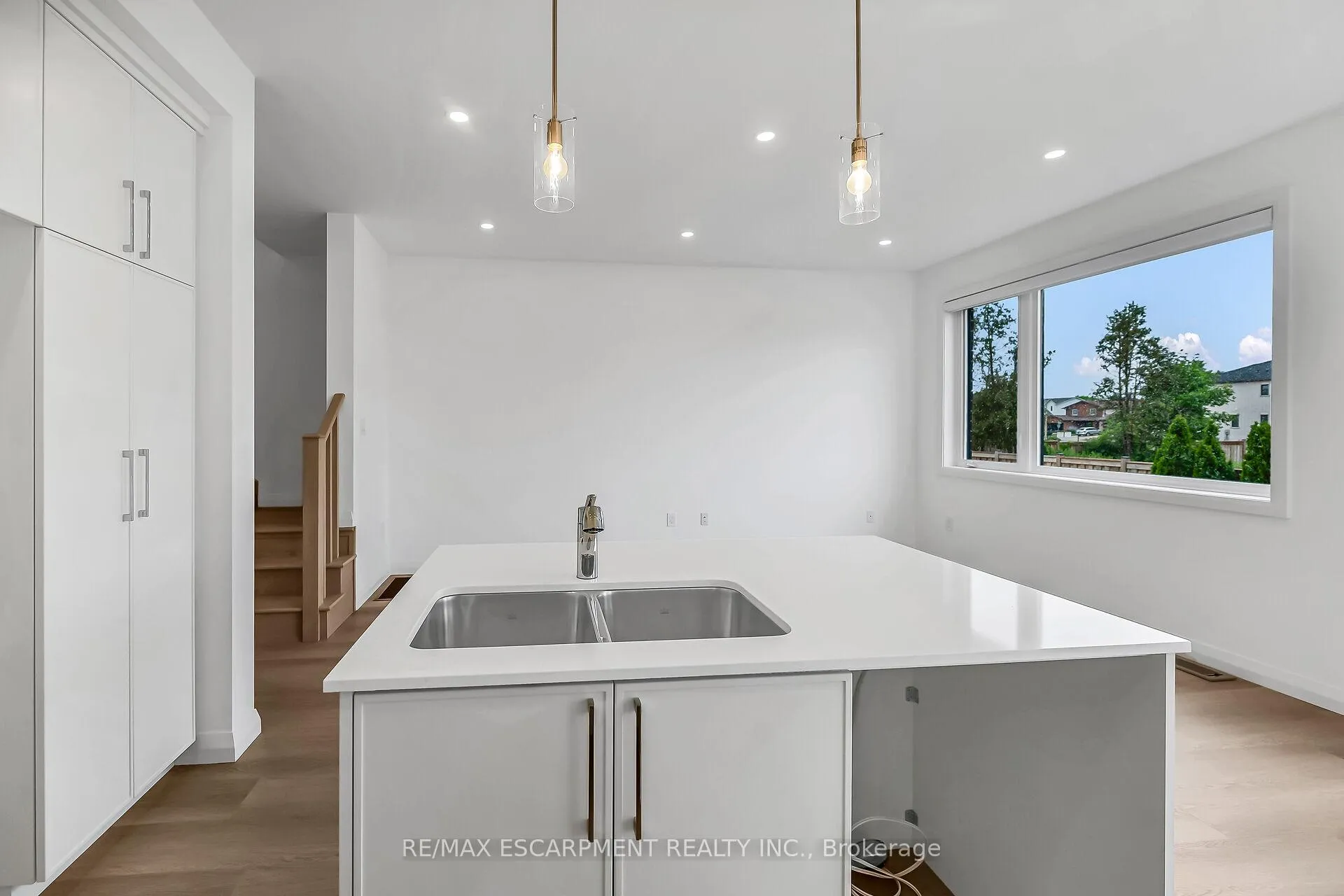 Photo 17 of 385 Limeridge Road E, Hamilton, Bruleville — HOMEH