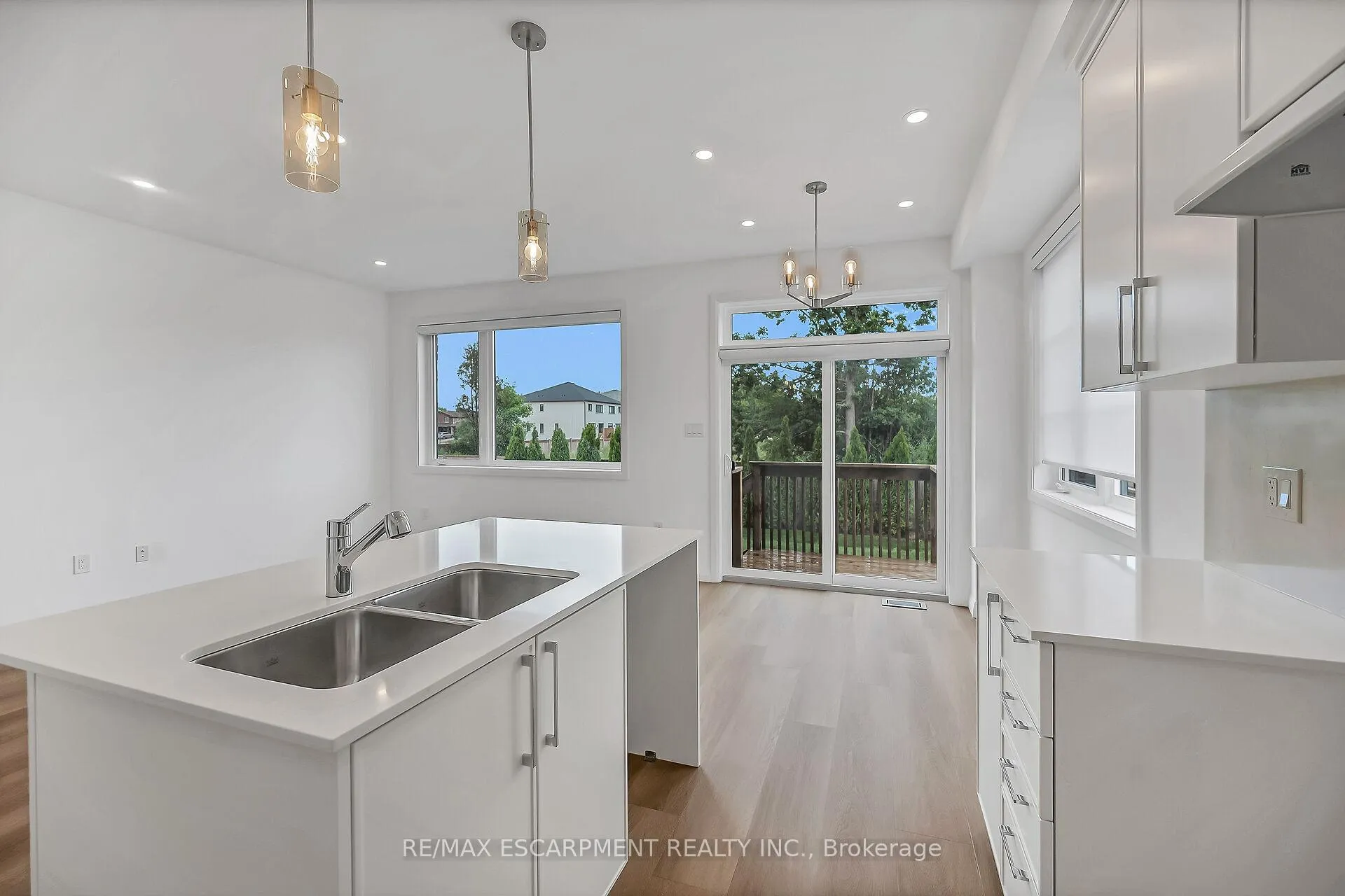 Photo 18 of 385 Limeridge Road E, Hamilton, Bruleville — HOMEH