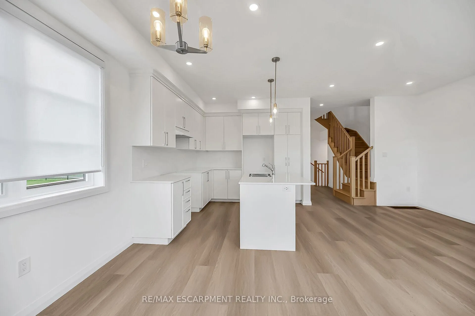 Photo 20 of 385 Limeridge Road E, Hamilton, Bruleville — HOMEH