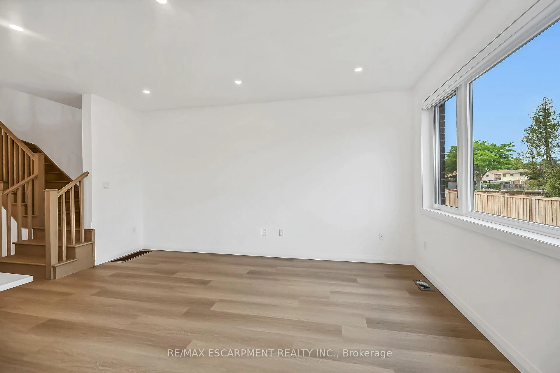 Photo 22 of 385 Limeridge Road E, Hamilton, Bruleville — HOMEH