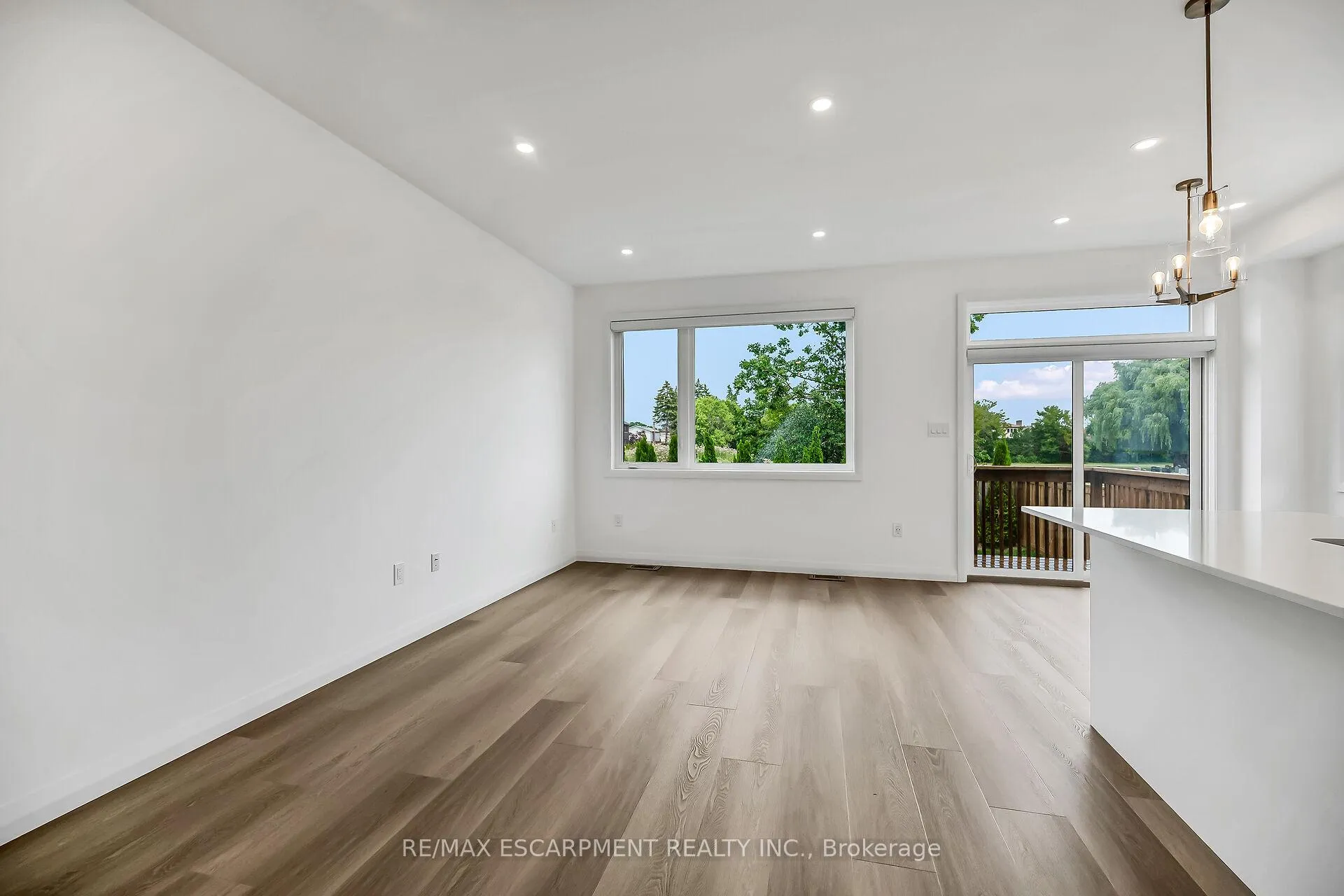 Photo 24 of 385 Limeridge Road E, Hamilton, Bruleville — HOMEH