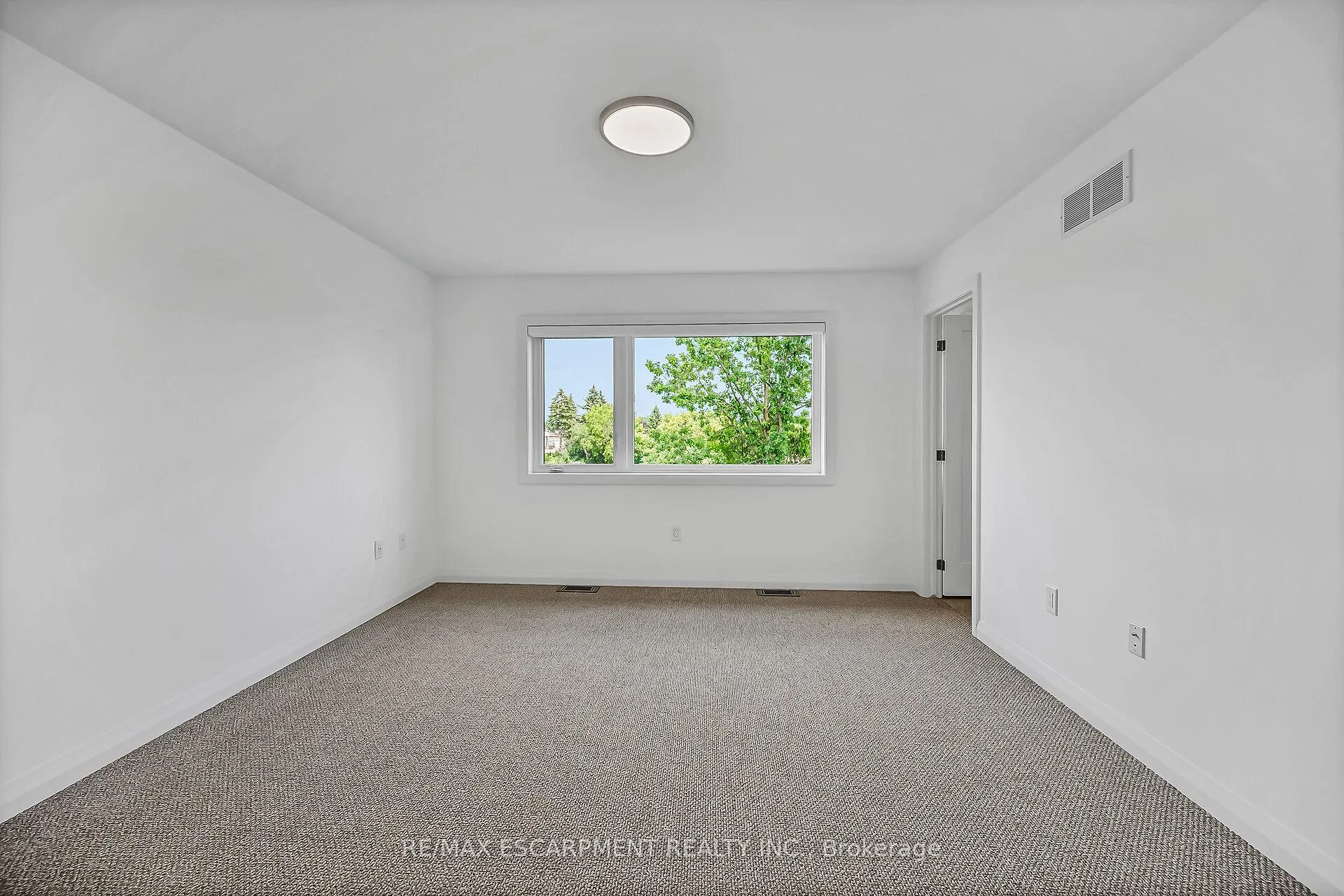 Photo 26 of 385 Limeridge Road E, Hamilton, Bruleville — HOMEH