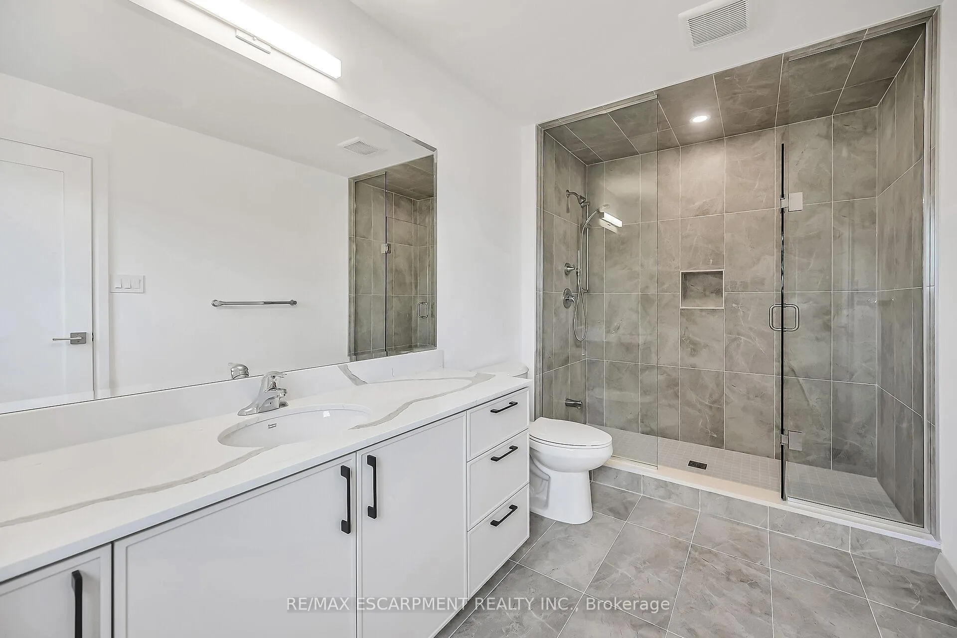 Photo 30 of 385 Limeridge Road E, Hamilton, Bruleville — HOMEH