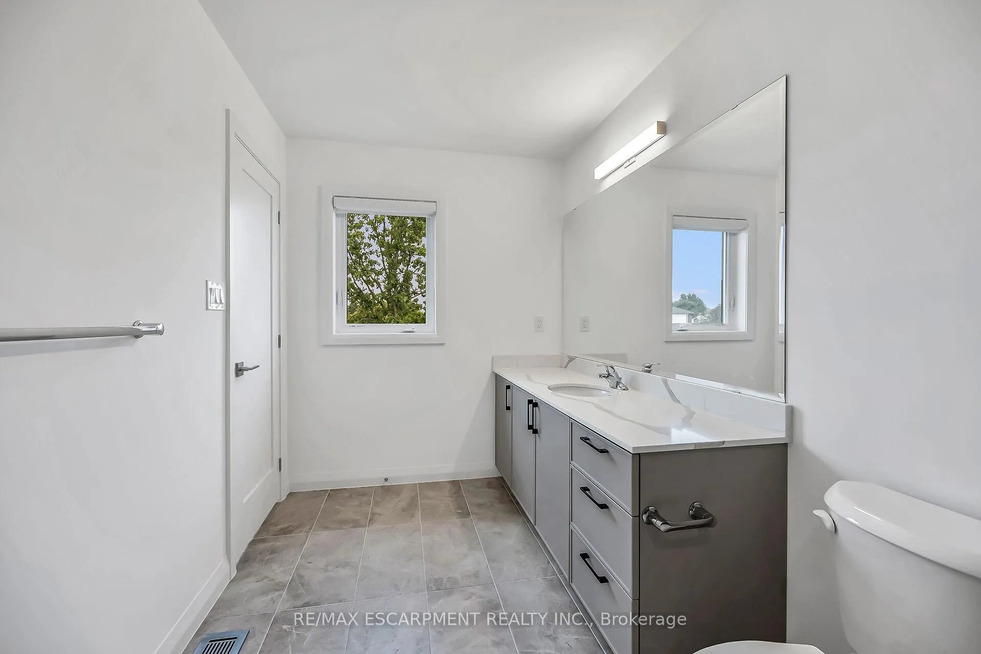 Photo 31 of 385 Limeridge Road E, Hamilton, Bruleville — HOMEH