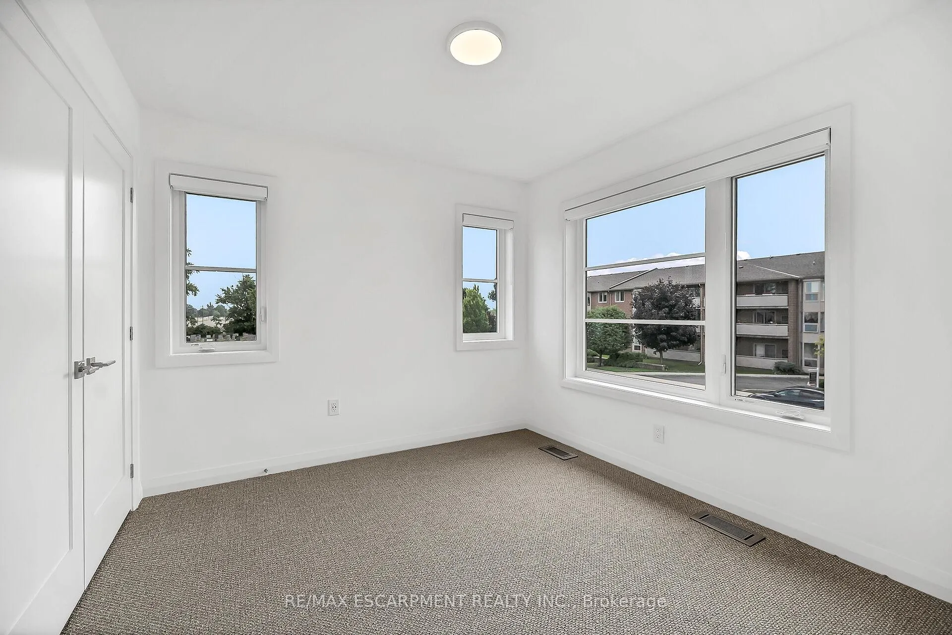 Photo 32 of 385 Limeridge Road E, Hamilton, Bruleville — HOMEH