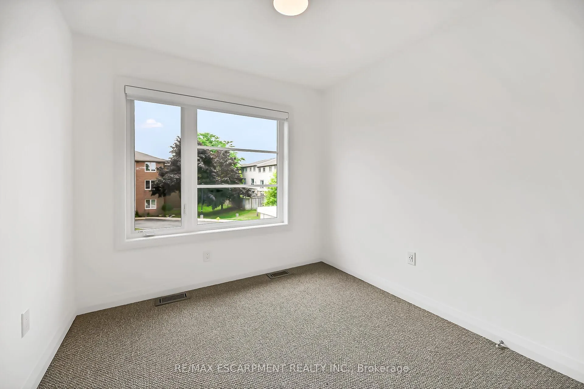 Photo 33 of 385 Limeridge Road E, Hamilton, Bruleville — HOMEH