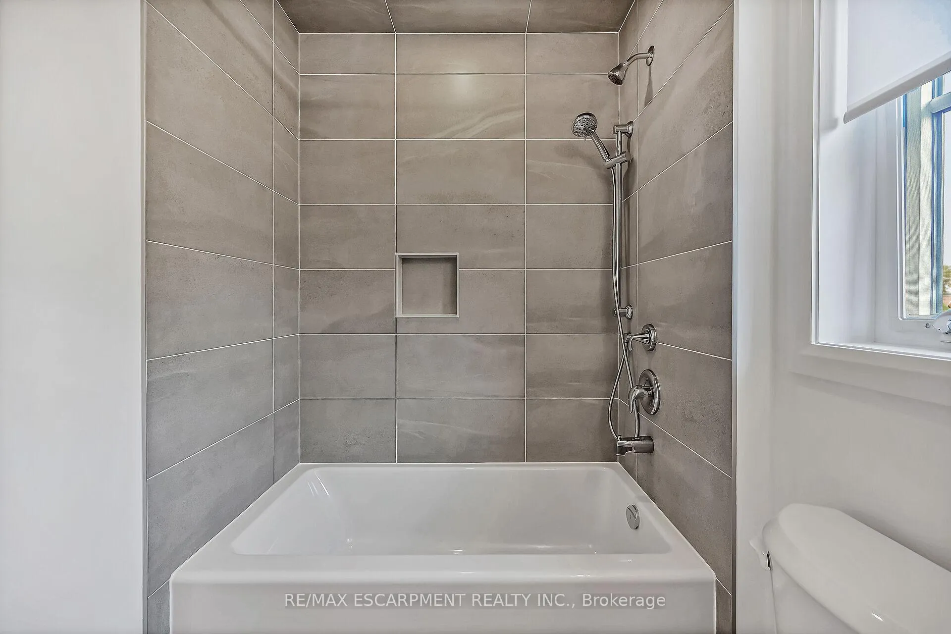 Photo 36 of 385 Limeridge Road E, Hamilton, Bruleville — HOMEH