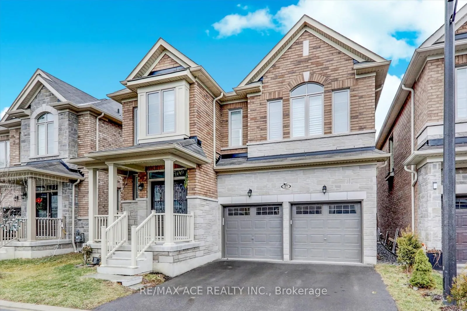 Photo 2 of 27 Hassard-Short Lane, Ajax, South East — HOMEH